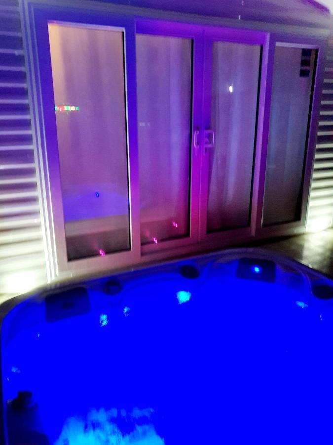 אינגולדמלס Premium Accommodation With Luxury Hot-Tub And Decking Area, Near Fantasy Island מראה חיצוני תמונה