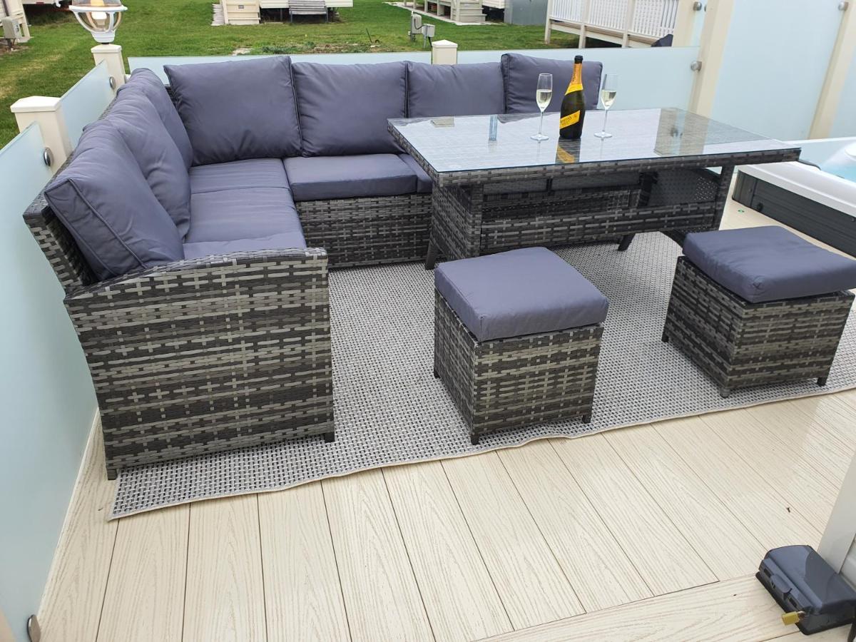 אינגולדמלס Premium Accommodation With Luxury Hot-Tub And Decking Area, Near Fantasy Island מראה חיצוני תמונה