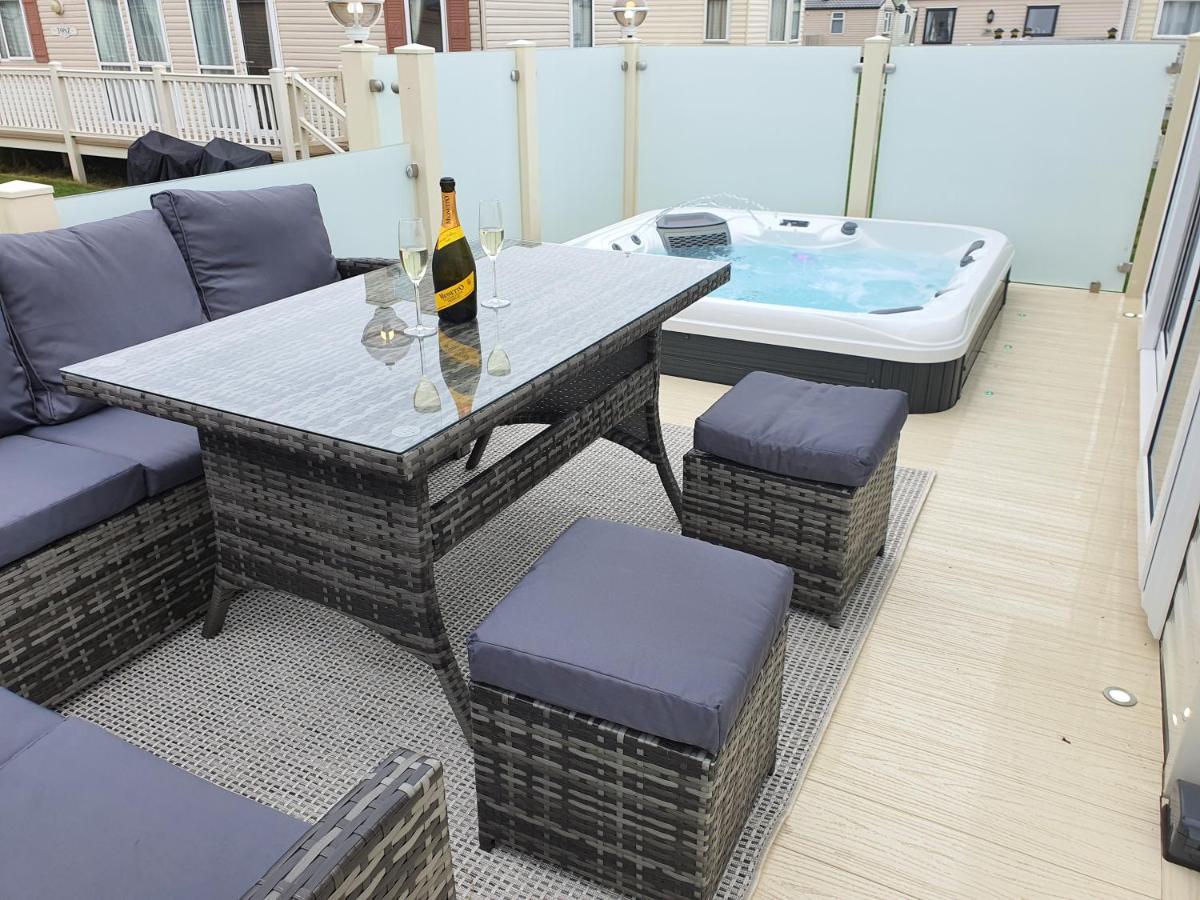 אינגולדמלס Premium Accommodation With Luxury Hot-Tub And Decking Area, Near Fantasy Island מראה חיצוני תמונה