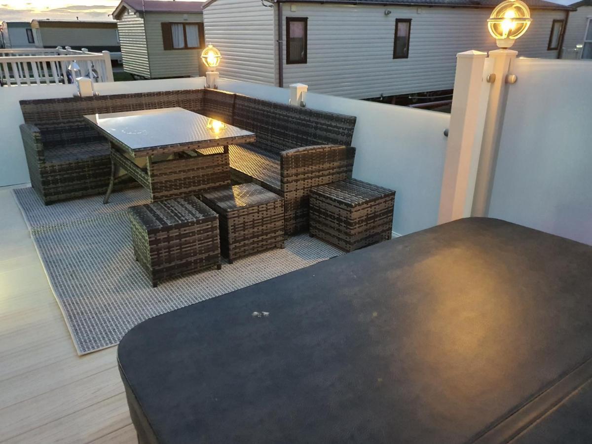 אינגולדמלס Premium Accommodation With Luxury Hot-Tub And Decking Area, Near Fantasy Island מראה חיצוני תמונה